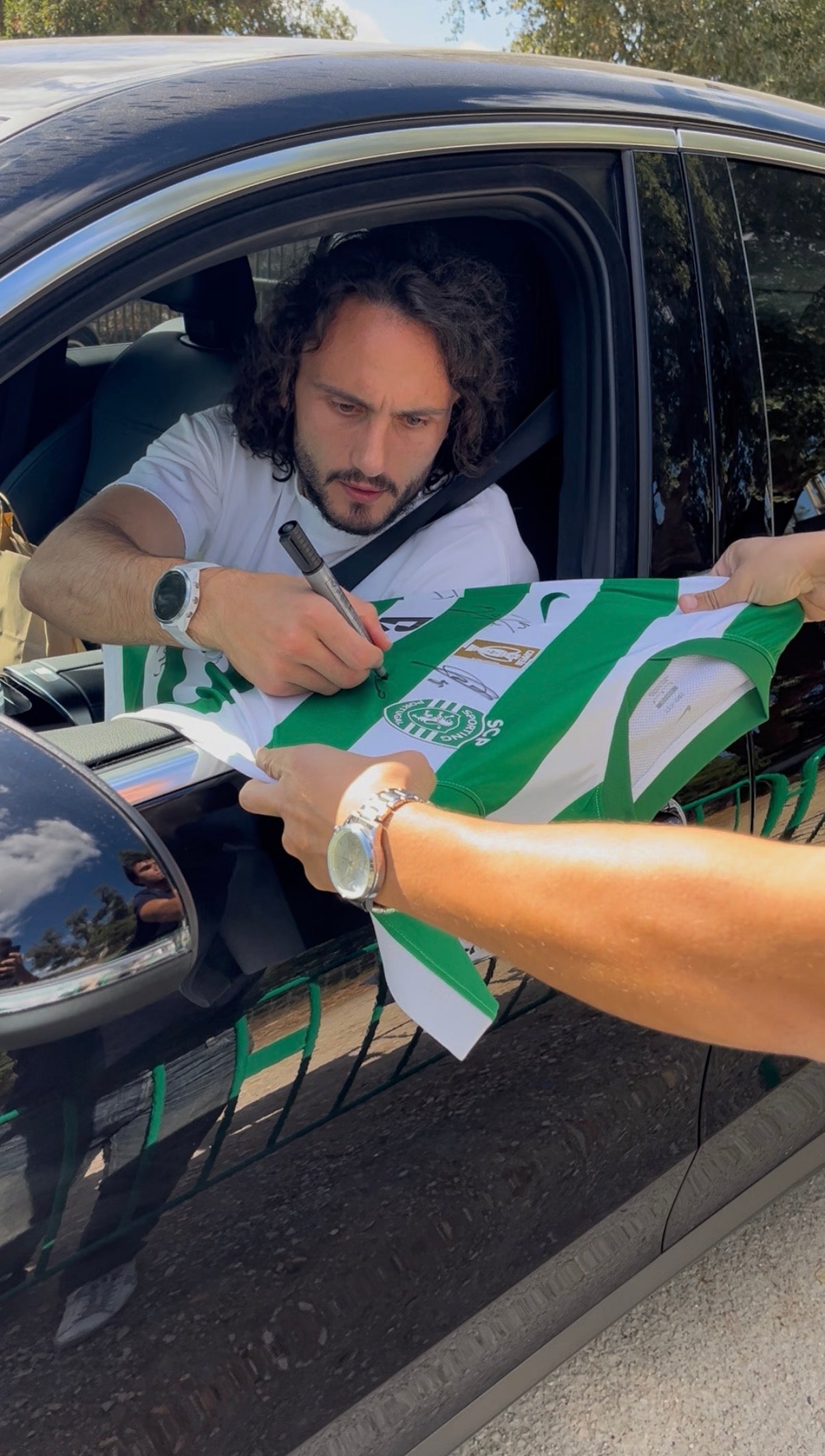 Camisola assinada pelo plantel do Sporting CP 25/26