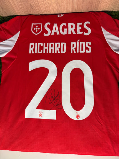 Camisola do SL Benfica assinada por Richard Ríos