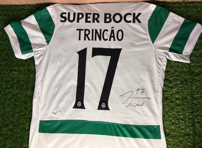 Camisola do Sporting CP assinada por Francisco Trincão