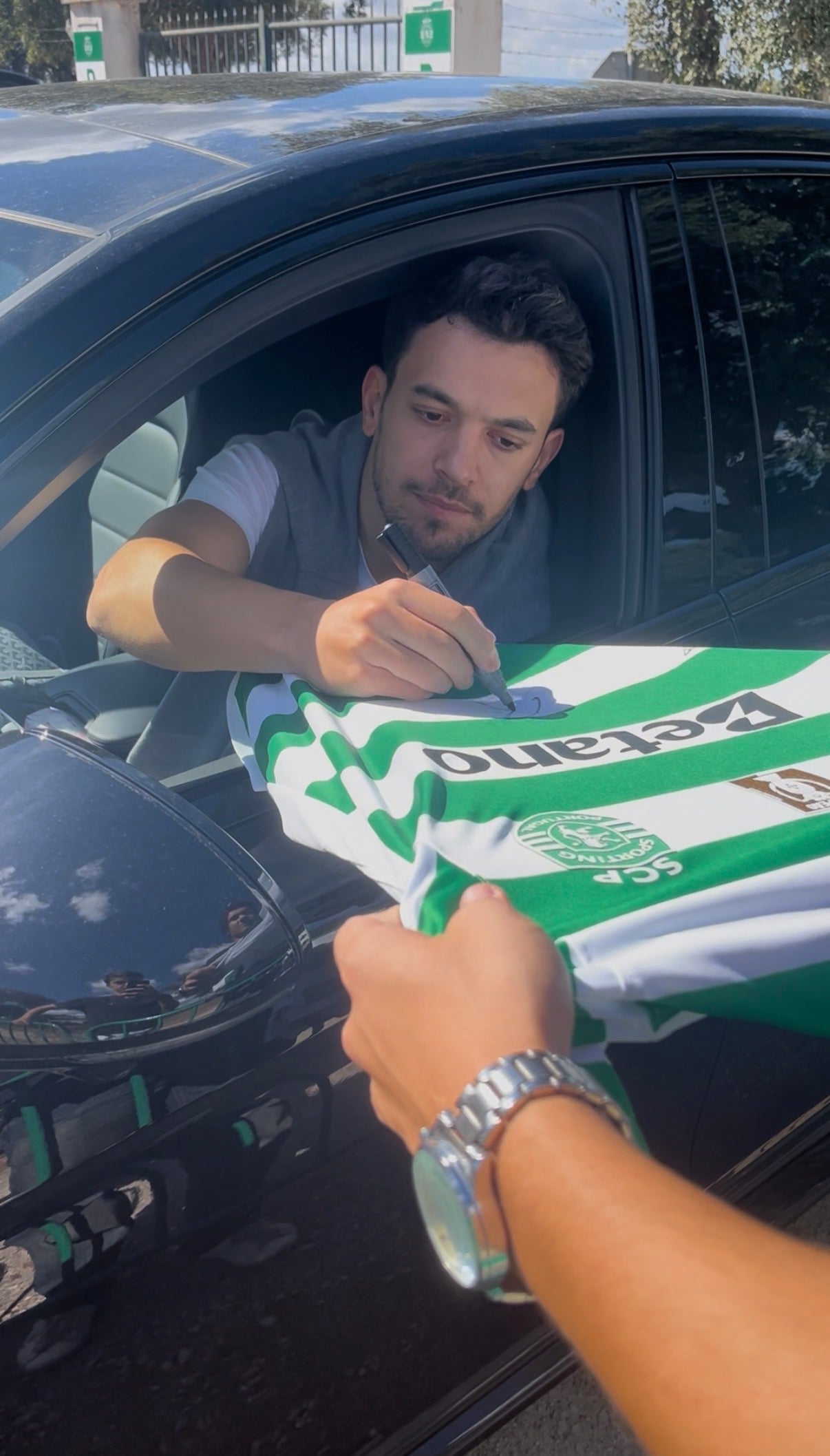 Camisola assinada pelo plantel do Sporting CP 25/26