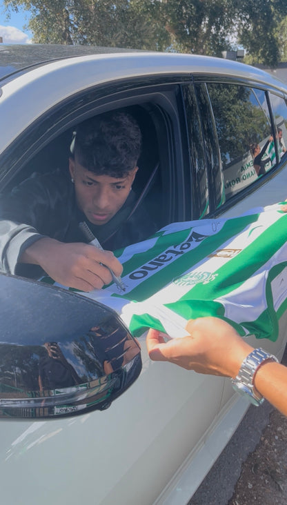 Camisola assinada pelo plantel do Sporting CP 25/26