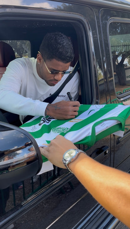 Camisola assinada pelo plantel do Sporting CP 25/26