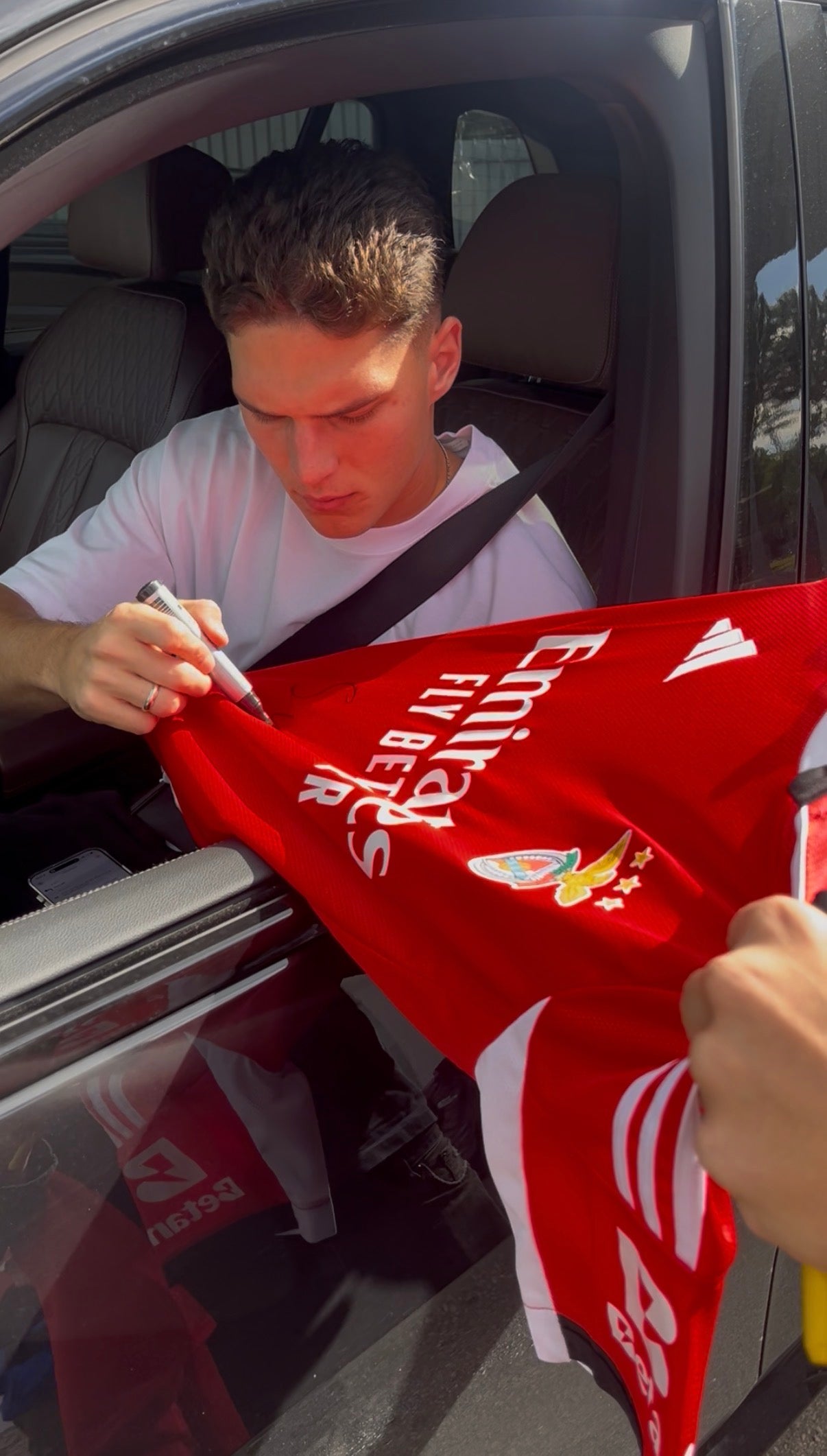 Camisola assinada pelo plantel do SL Benfica 25/26