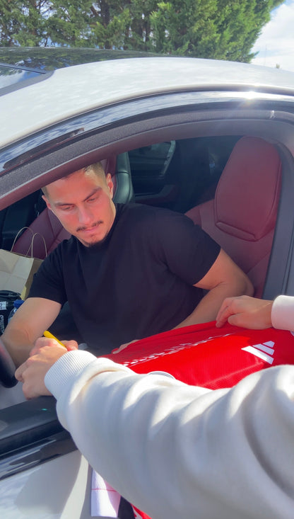 Camisola assinada pelo plantel do SL Benfica 25/26