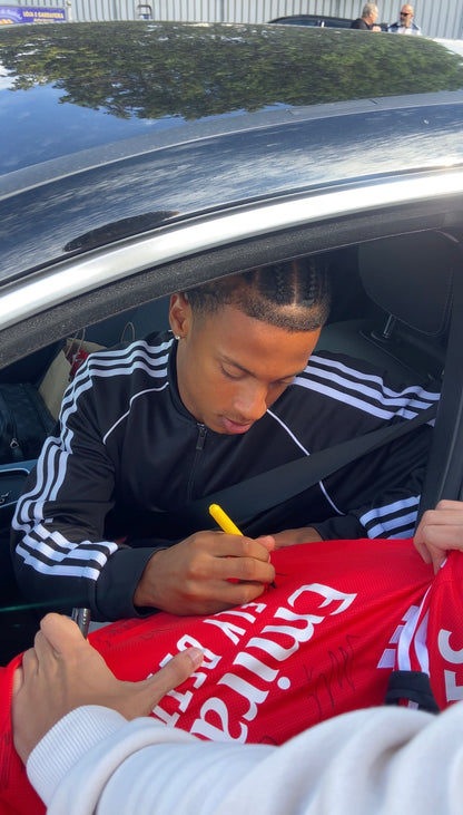 Camisola assinada pelo plantel do SL Benfica 25/26