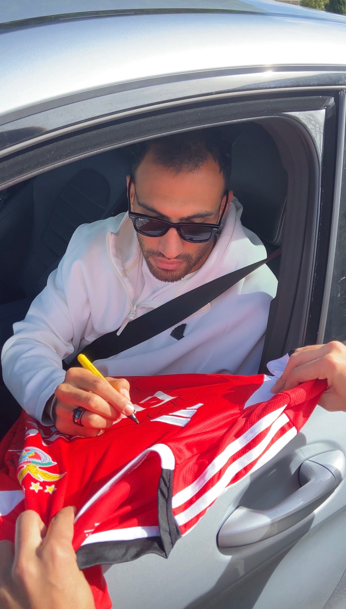 Camisola assinada pelo plantel do SL Benfica 25/26