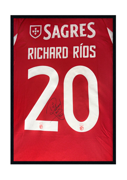 Camisola do SL Benfica assinada por Richard Ríos