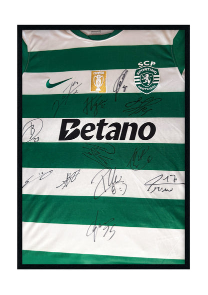 Camisola assinada pelo plantel do Sporting CP 25/26