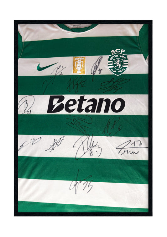 Camisola assinada pelo plantel do Sporting CP 25/26
