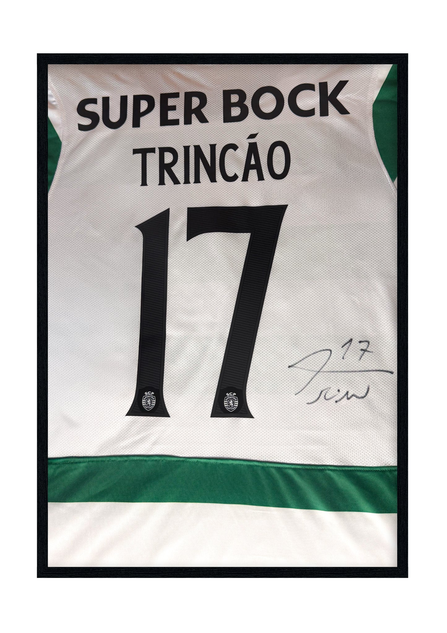 Camisola do Sporting CP assinada por Francisco Trincão