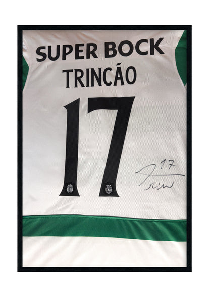 Camisola do Sporting CP assinada por Francisco Trincão