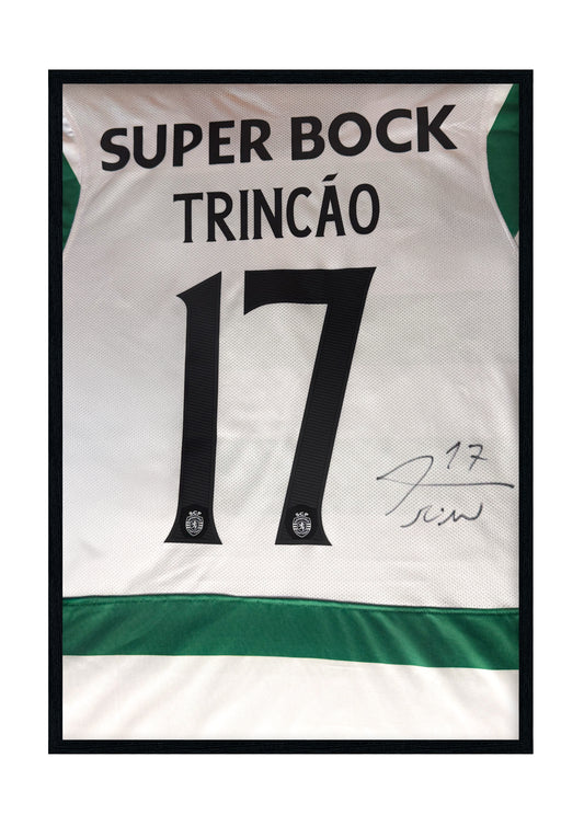 Camisola do Sporting CP assinada por Francisco Trincão